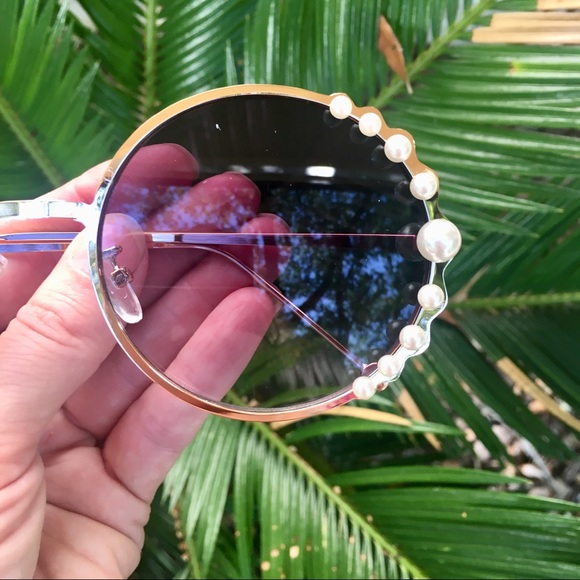 5⭐️Fave Mardy Pearl Sunnies - Picture 6 of 7